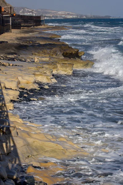Paisaje marino con rocas y horizonte —  Fotos de Stock