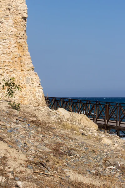 Paysage marin avec rochers et horizon — Photo