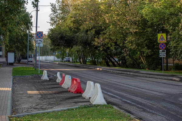 2020 Moscú Rusia Fragmento Una Carretera Que Está Reparando Con Imagen de stock