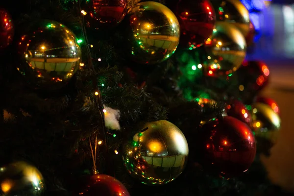 Red and yellow Christmas ball decoration hanging on Christmas New Year tree. — Stock Photo, Image