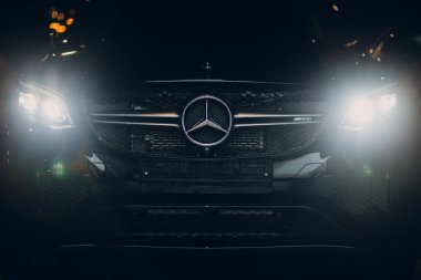 ABD - New York, 19 Mart 2019: Yeni modern Mercedes Benz AMG GLE 63 S 4MATIC araba farları