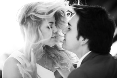 Düğün çifti gelin ve damat sonsuza dek siyah ve beyaz imaj