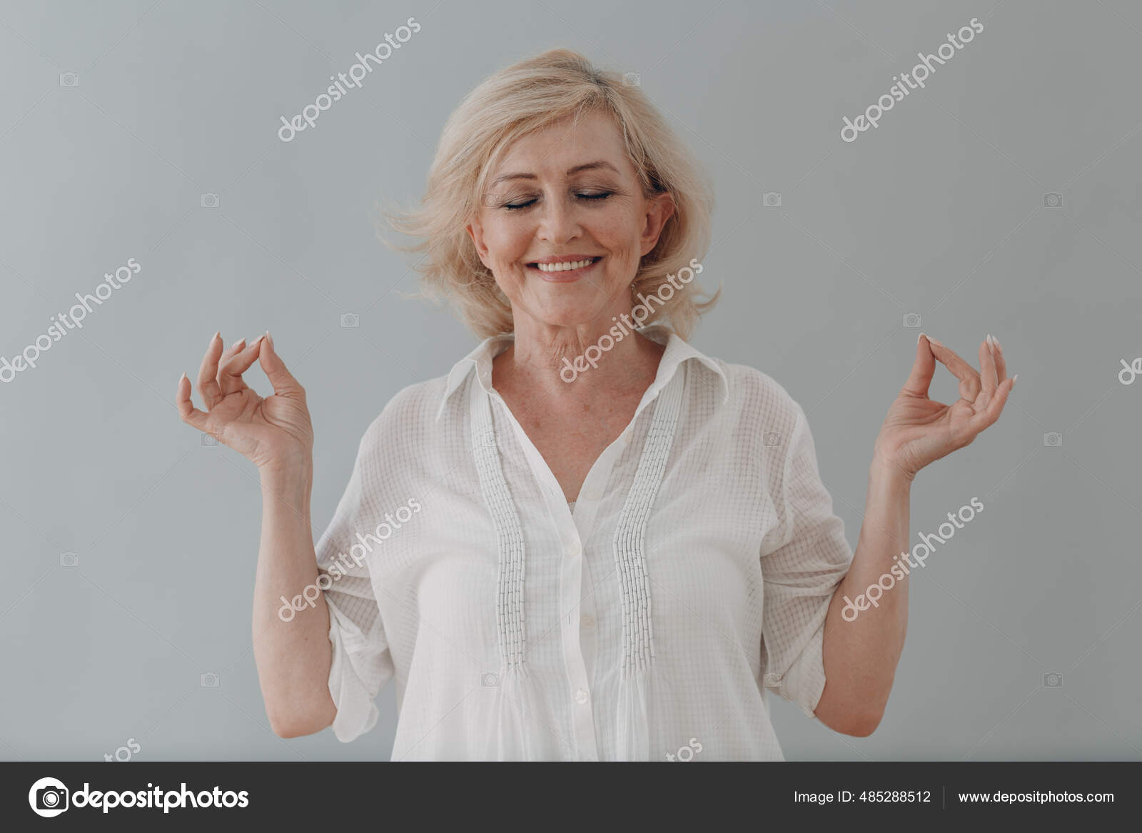 Elderly caucasian old aged woman portrait gray haired Stock Photo by  ©atercorv.gmail.com 485288512