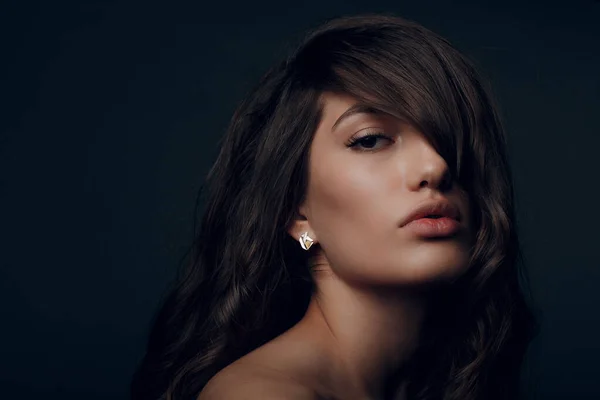 Portrait of beautiful young brunette woman with healthy hair — Stock Photo, Image