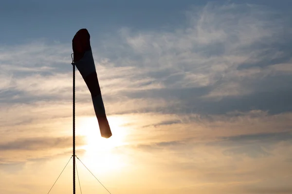 Ветровые носочки или ветровые конусы для указания направления ветра — стоковое фото