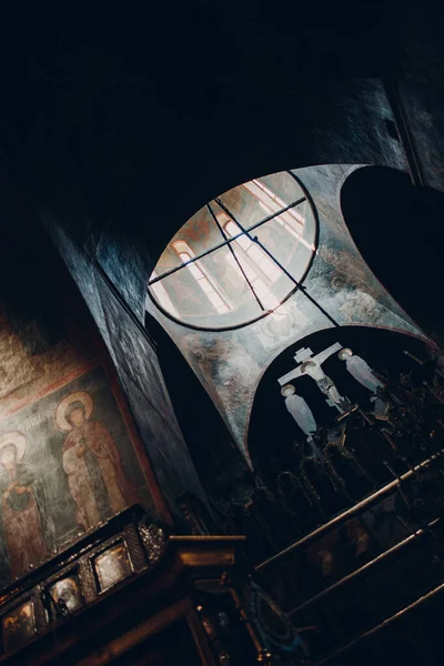 Eski kilisenin Ortodoks Hıristiyan iç mimarisi. Tezahür töreni ayini..