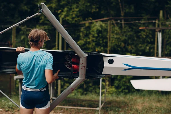Sportsman single scull man rower prepare to competition with boat — Stock Photo, Image