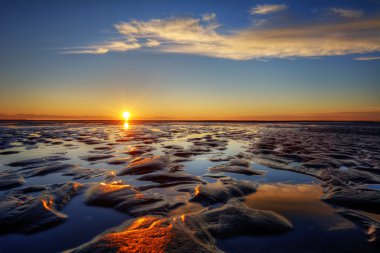 Gelgit tarafından yaptı kum üzerinde eğrileri