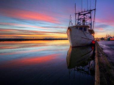 Tersane Harbor'da demirledi tekne