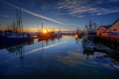 Tersane Harbor'da demirledi tekne