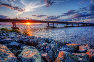 Görünümü bir köprü silueti