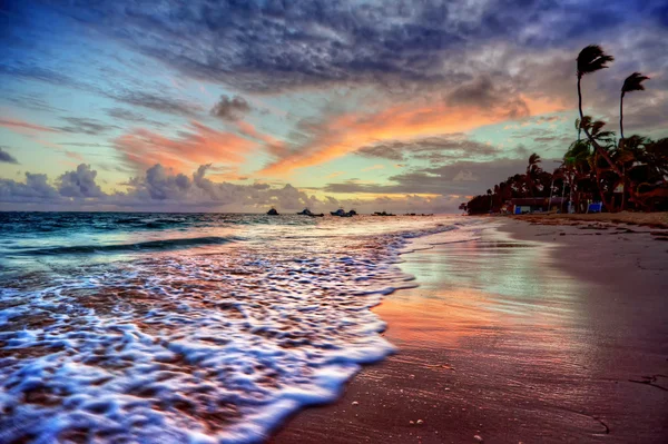 Favolosamente tranquilla spiaggia di sabbia — Foto Stock