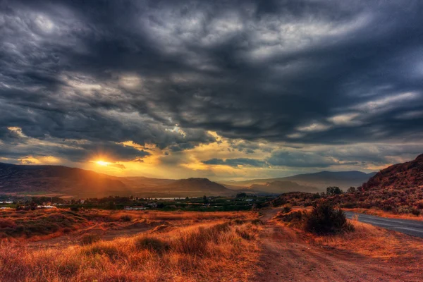 Colorido amanecer en Osoyoos, Columbia Británica — Foto de Stock