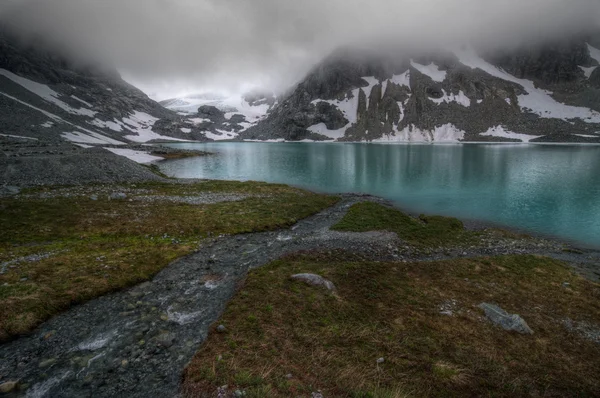 Tyrkysové horské jezero — Stock fotografie