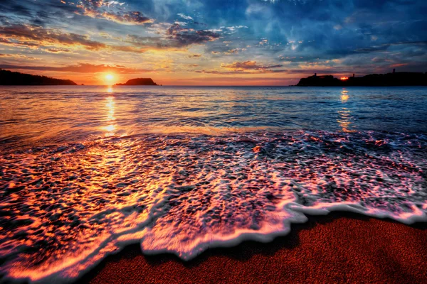 Huzurlu kumlu plaj — Stok fotoğraf