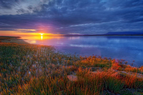 Sunset over  lake — Stock Photo, Image