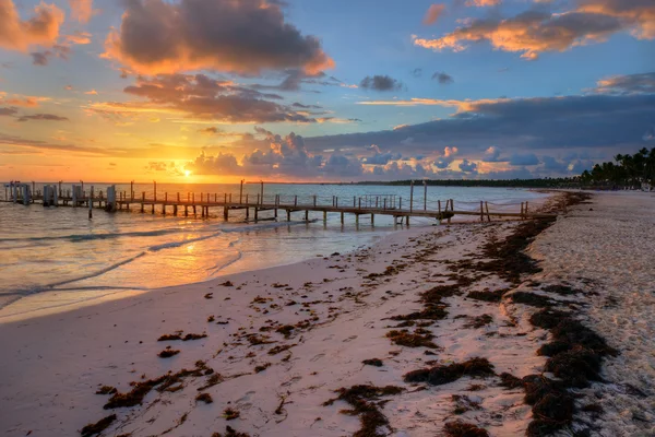 Zonsondergang over zee pier — Stockfoto
