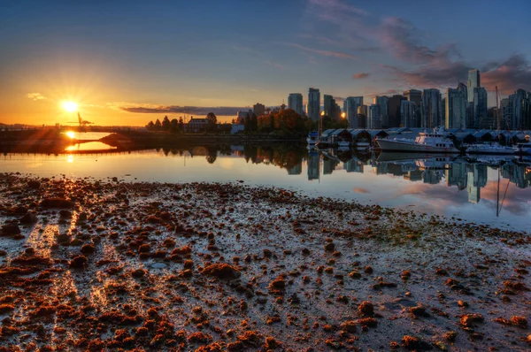 Vancouver şehir merkezindeki gündoğumu — Stok fotoğraf