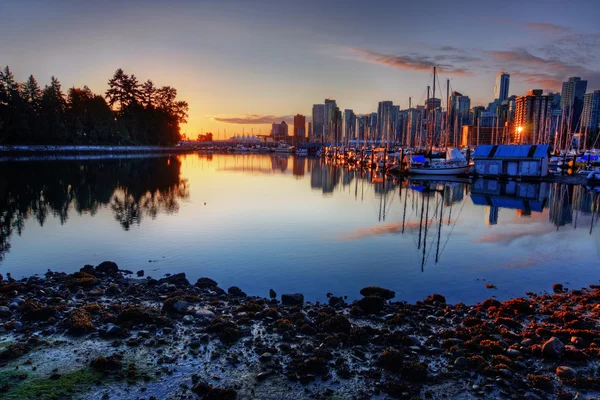 Vancouver panorama vanaf zee — Stockfoto