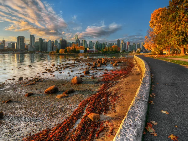 Vancouver panorama vanaf zee — Stockfoto