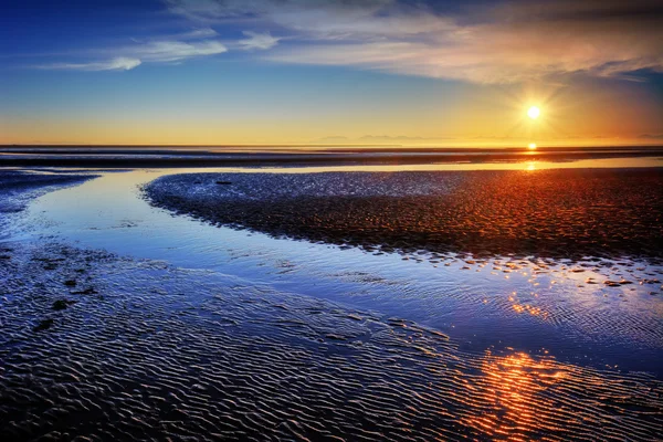 Spiaggia oceanica al tramonto — Foto Stock