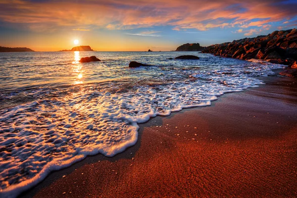 Plage océanique au coucher du soleil — Photo