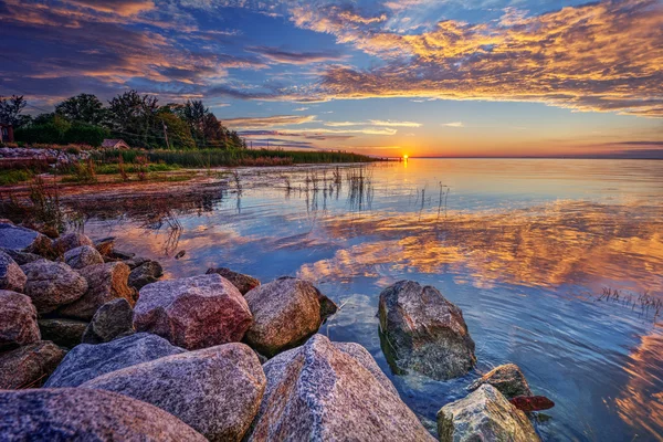 Calm water at sunset — Stock Photo, Image