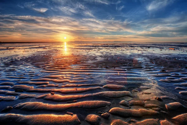 Curvas en la arena, dejadas por las mareas —  Fotos de Stock