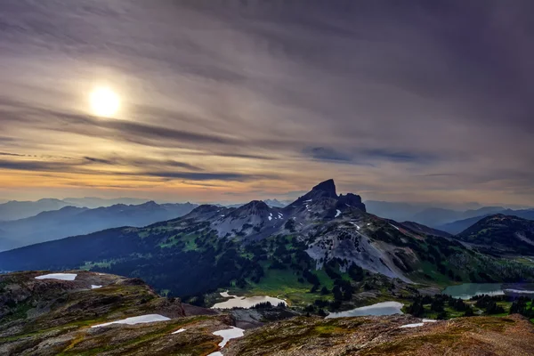 Pittoresca vista sulla cima della montagna — Foto Stock