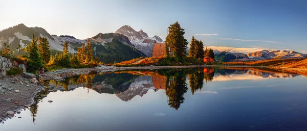 Água do Lago cristalina — Fotografia de Stock