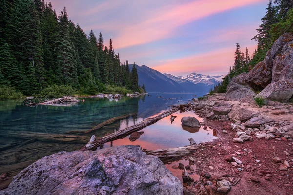 Scenic mountain lake — Stock Photo, Image