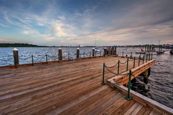 Percorso sul lungomare urbano — Foto Stock