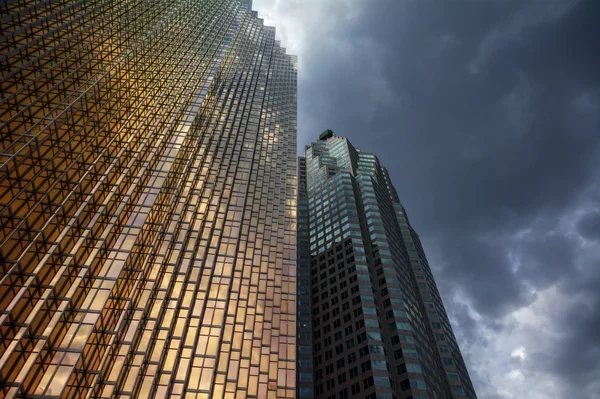 Reflections of clouds on the buildings — Stock Photo, Image