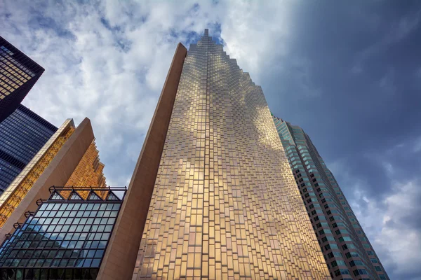 Reflections of clouds on the buildings — Stock Photo, Image