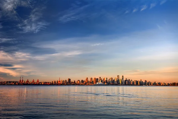 Acqua e cielo blu — Foto Stock