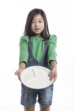 Beyaz bir çanak tutan bir girl(kid)