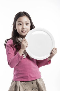 Beyaz bir çanak tutan bir girl(kid)