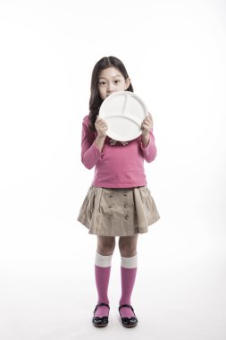 Beyaz bir çanak tutan bir girl(kid)