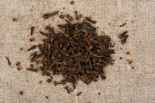Especiarias de cravo recém-secas — Fotografia de Stock