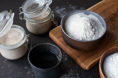 Etkin çavdar ve buğday ekmeği başlatıcı
