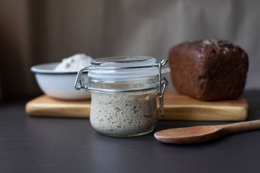 Etkin çavdar ekmeği başlangıç ve ekşi ekmek