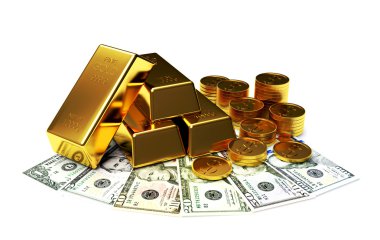 Altın çubuklar ve farklı para sikkelerinde grup