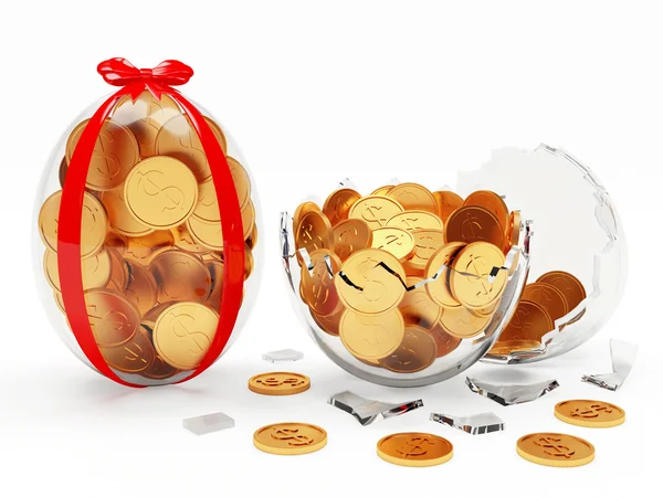Стеклянные пасхальные яйца с золотыми монетами — стоковое фото