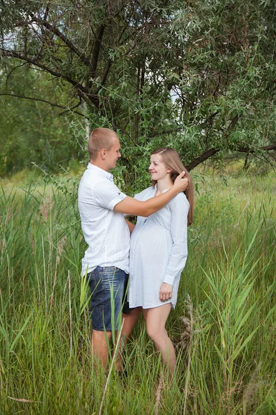 Pregnant woman and her man — Stock Photo, Image