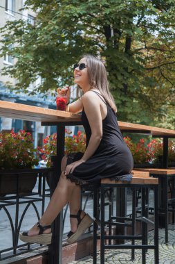  Kız Açık city Café