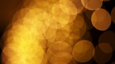 Karanlık bir arkaplanda soyut altın bokeh ışıkları