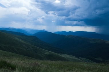 Güzel Karpat Dağları, yol, tepeler, orman, Ukrayna