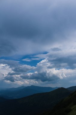 Güzel Karpat Dağları, yol, tepeler, orman, Ukrayna