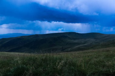 Güzel Karpat Dağları, yol, tepeler, orman, Ukrayna
