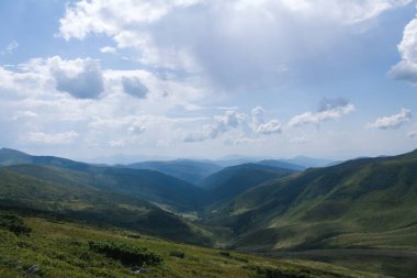 Güzel Karpat Dağları, yol, tepeler, orman, Ukrayna